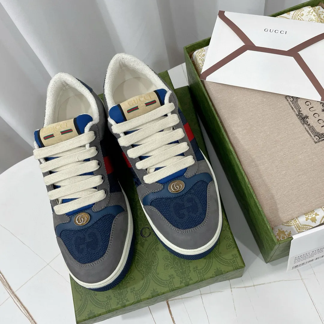 Ex-factory price: 540💰 GUCCI Gucci's newly upgraded back cover lining, top-notch old dirty shoes, classic casual sports shoes for couples, retro sneakers and old G family dirty shoes, updated at the counter simultaneously! ①The shoe upper has the same water-based edge coating process as the original version⚠️The ordinary oil edges on the market have a strong glue feel and are easy to fall off! Grade A first-layer nubuck leather (with pores)/matching computer embroidered double G cloth, high-density terry velvet lining. ② A PVC transparent small round mark sealing line is added to the details of the midsole. The mold is opened six times and the jewelry craftsmanship is used to customize the two-color double G buckle, striving to be the same as the original version. A pair of buttons is more than three times more expensive than ordinary buckles on the market. ③An old two-color washable label, the chip is placed on the outer waist of the right foot, the entire shoe is completely hollowed out with rubber technology, TUP material (rubber to distinguish the market) with the latest green packaging from the counter, 3D printed handbag, and a pair of shoelaces. There is no pressure when entering and exiting the counter. You can buy a 1:1 accurate replica of the original version and modify and upgrade it repeatedly. The details are perfectly restored, the materials are all customized, and they are truly top-notch. Please look at the details clearly to identify the quality. Upper: First-layer frosted cowhide/embroidered double G cloth. Lining: original high-density velvet lining. Foot pads: original pearlescent sheepskin. Outsole: private molded vacuum TPU material. Packaging: original top-grade full set packaging at the counter. Shoe size: women's size 35-40, men's size 39-44 (men's size 38, 45🉑️customized, non-returnable)
